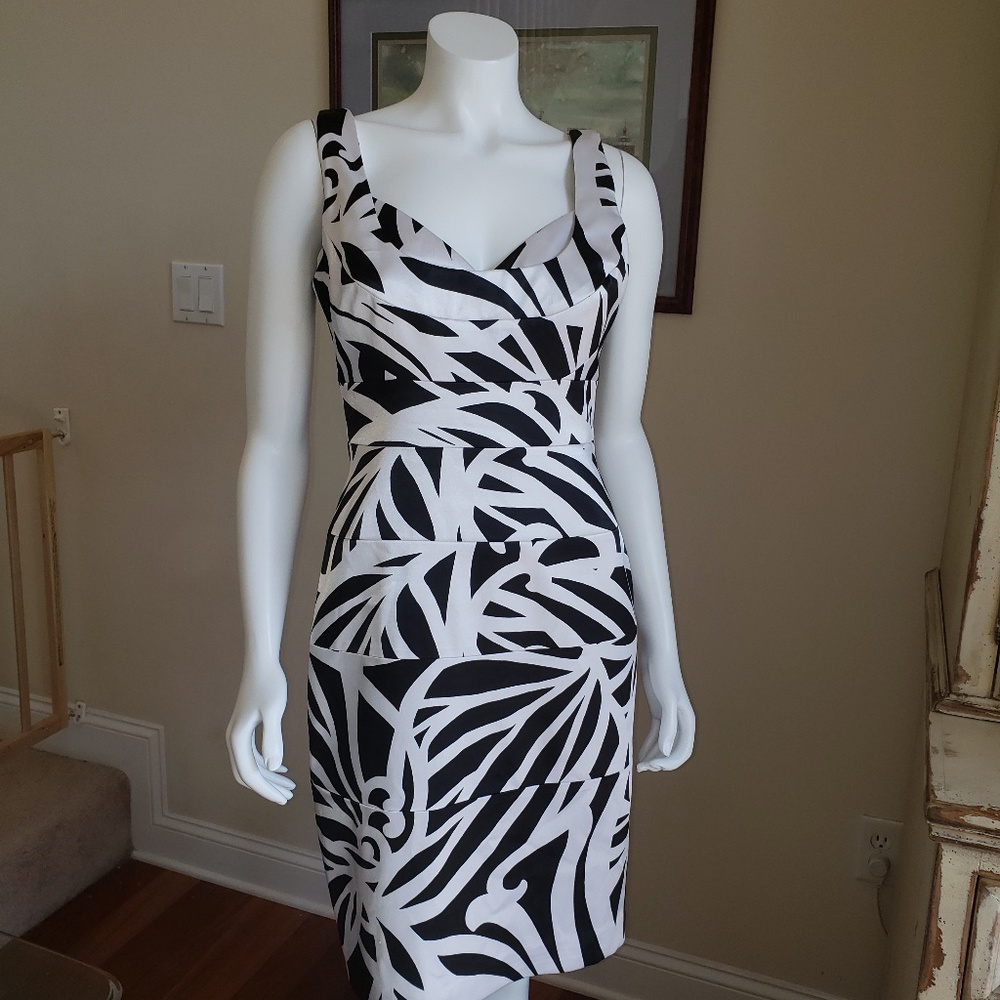 8 WHITE HOUSE BLACK MARKET DRESS